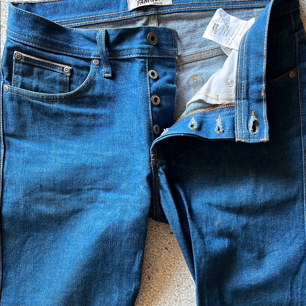 Naked & Famous Denim Weird Guy Jeans Cerulean Blue
Jeans 31 x 34 Selvage